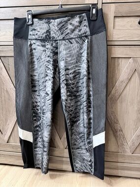 Ivank Trump Gray and Black Printed Active Leggings with Mesh Panels
